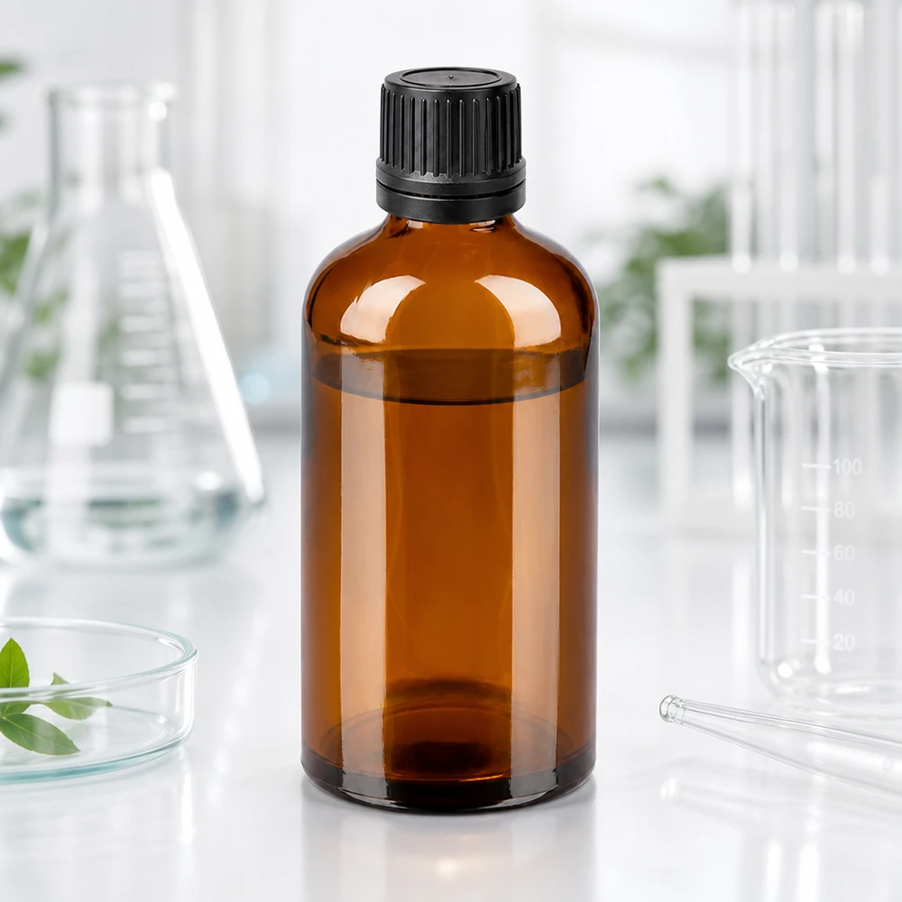 Wysokiej jakości butelka laboratoryjna o pojemności 100 ml wykonana z bursztynowego szkła chroniącego przed promieniowaniem UV do bezpiecznego przechowywania wrażliwych substancji.