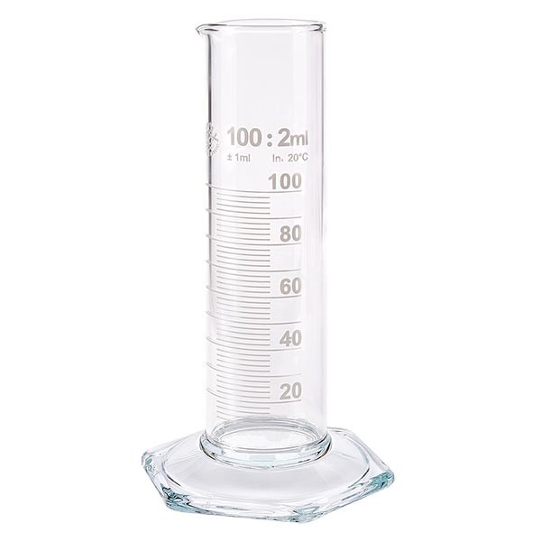 Cylinder miarowy 100 ml NF wykonany ze szk&#322;a, bia&#322;a skala. NF = niska forma. Skala wykonana ze szk&#322;a borokrzemowego z wylewk&#261;. Sze&#347;ciok&#261;tna podstawa.