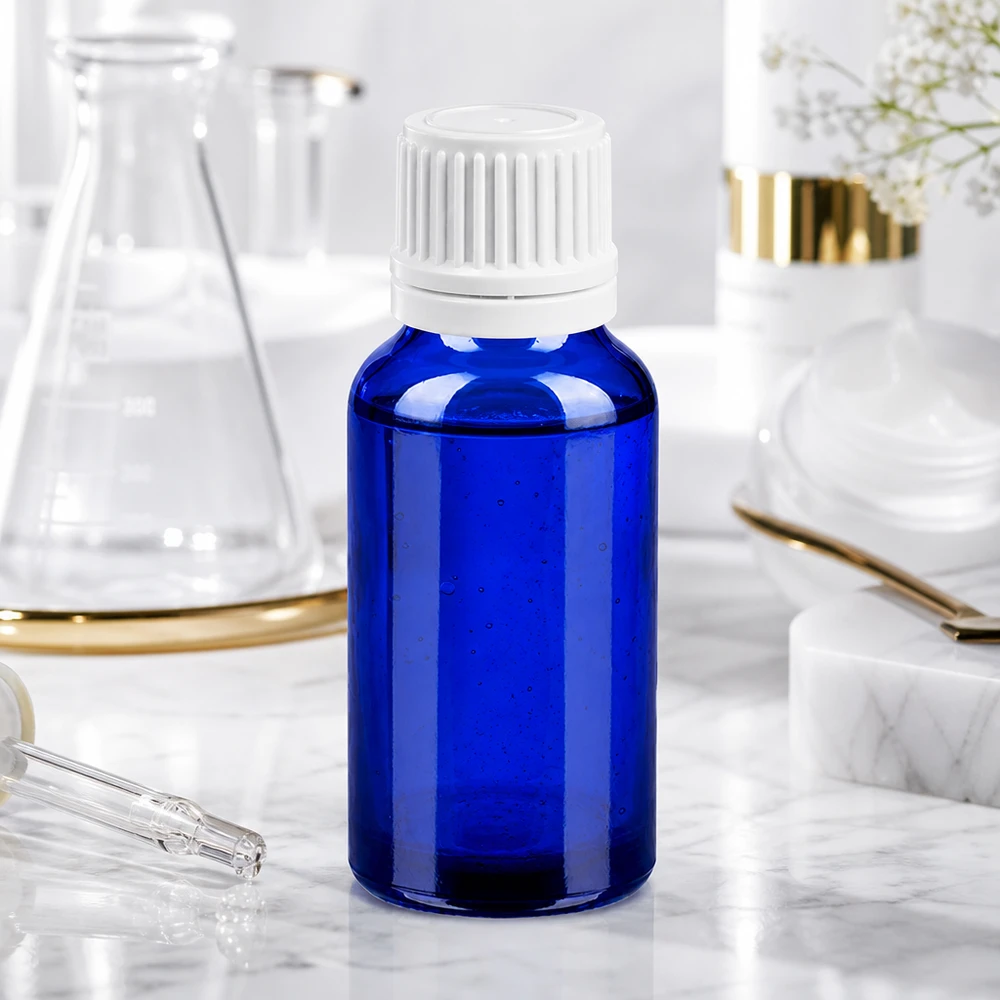 Butelka z kroplomierzem 20 ml 0,7 mm biały OV BlueLine UT18/20 Wysokiej jakości szklana butelka o pojemności 20 ml w eleganckim niebieskim kolorze z zakrętką UT18/20 zabezpieczającą przed dziećmi.